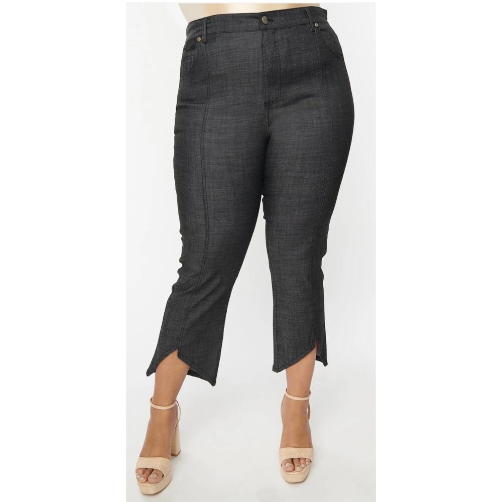 Smak Parlour Black Denim Notched Capri Pants M NWOT